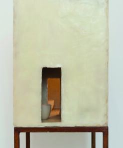 L’angelo della ritrosia, 2019 /Cera, legno, illuminazione. 50x51x36 / Base in ferro 132x50x36.